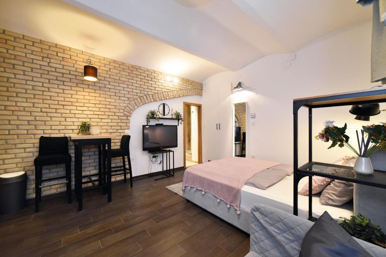 Manuela Varsavska Studio Apartments Загреб Екстер'єр фото